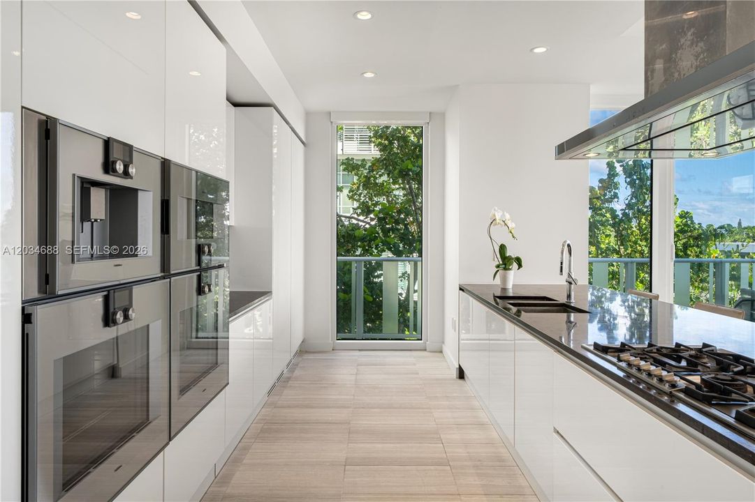 For Sale: $2,799,000 (2 beds, 2 baths, 1826 Square Feet)