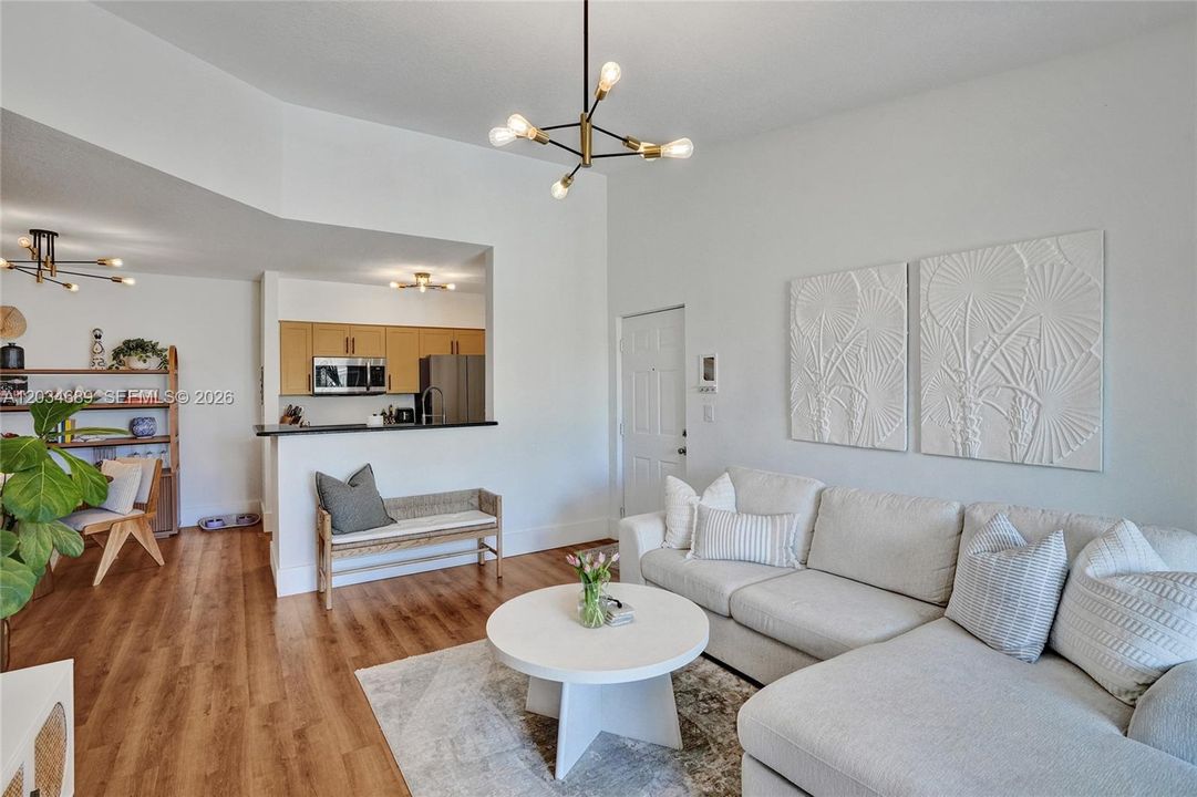 В аренду: $2,400 (1 спален, 1 ванн, 711 Квадратных фут)