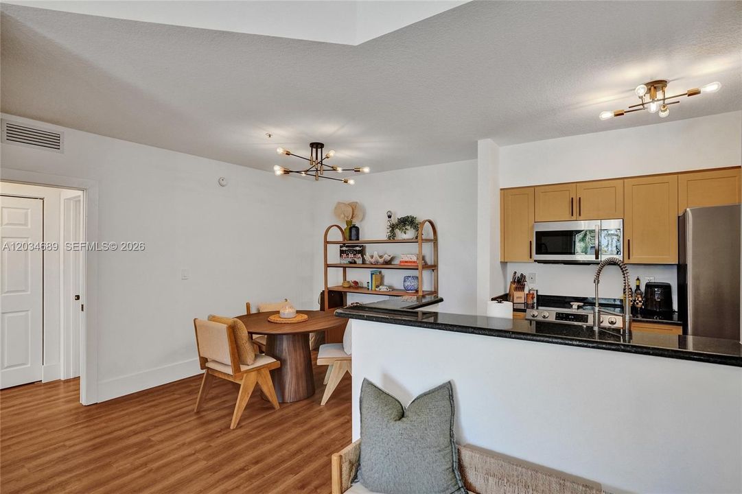 В аренду: $2,400 (1 спален, 1 ванн, 711 Квадратных фут)