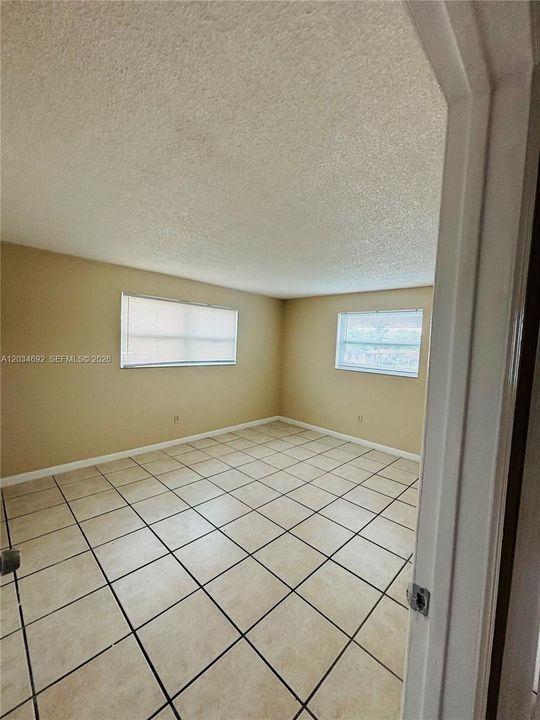 For Rent: $1,650 (1 beds, 1 baths, 850 Square Feet)
