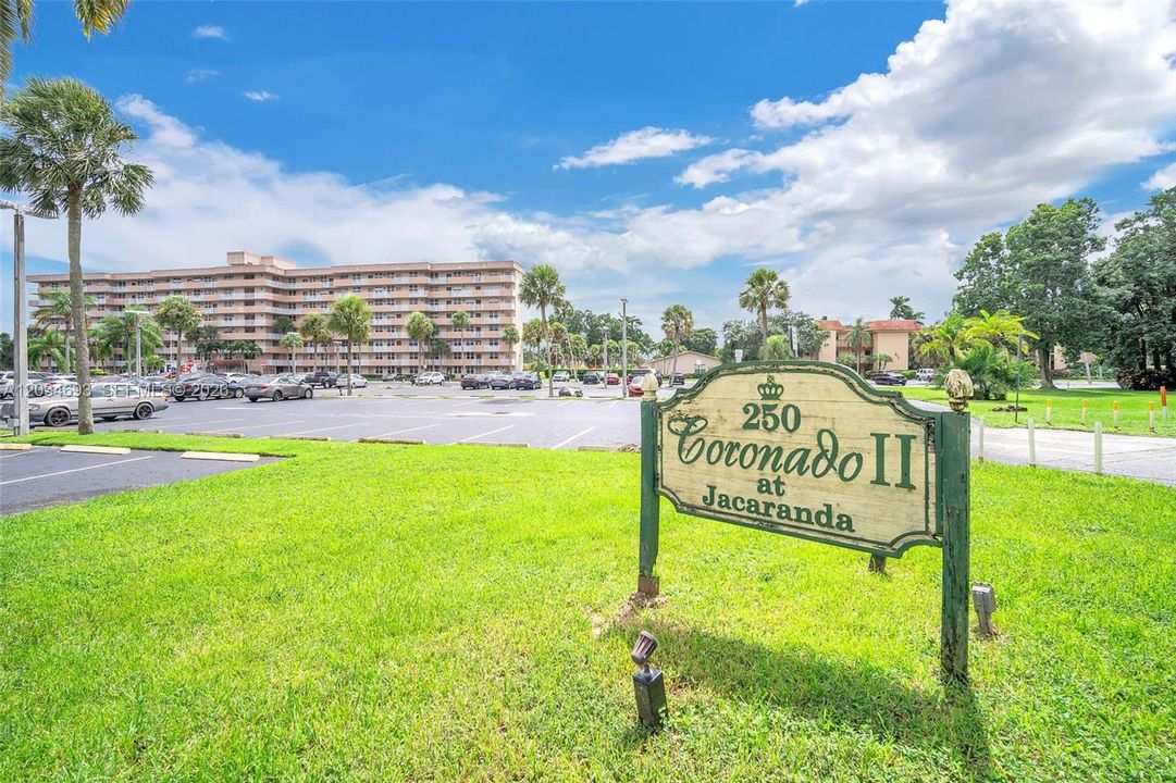 For Sale: $200,000 (2 beds, 2 baths, 1015 Square Feet)
