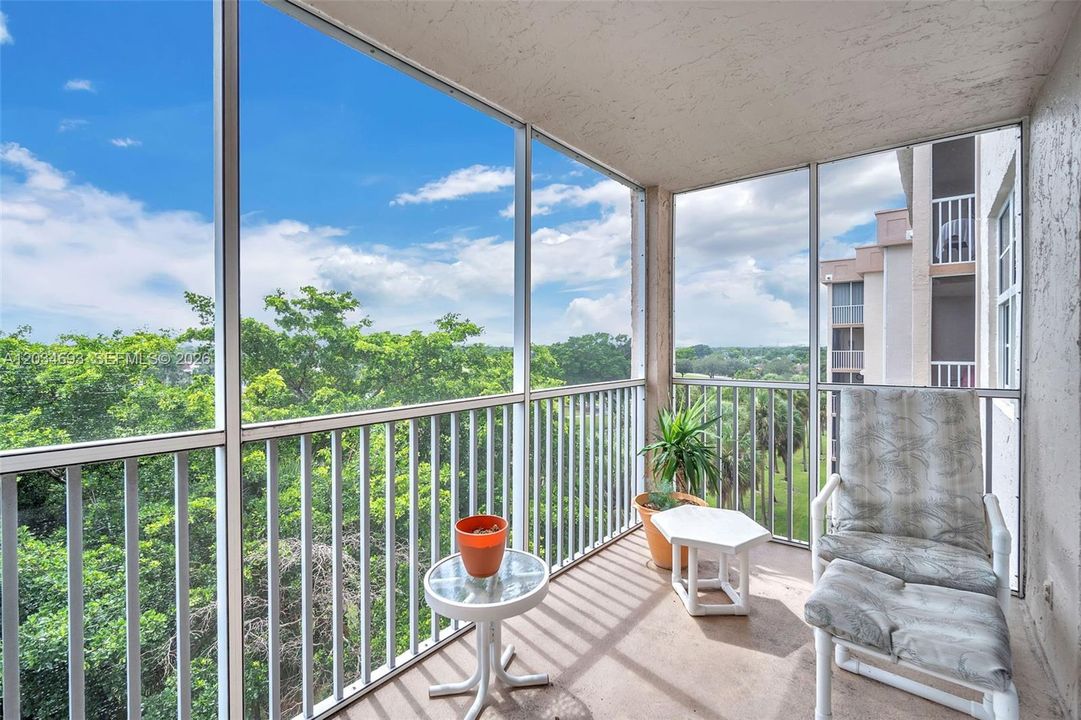 For Sale: $200,000 (2 beds, 2 baths, 1015 Square Feet)