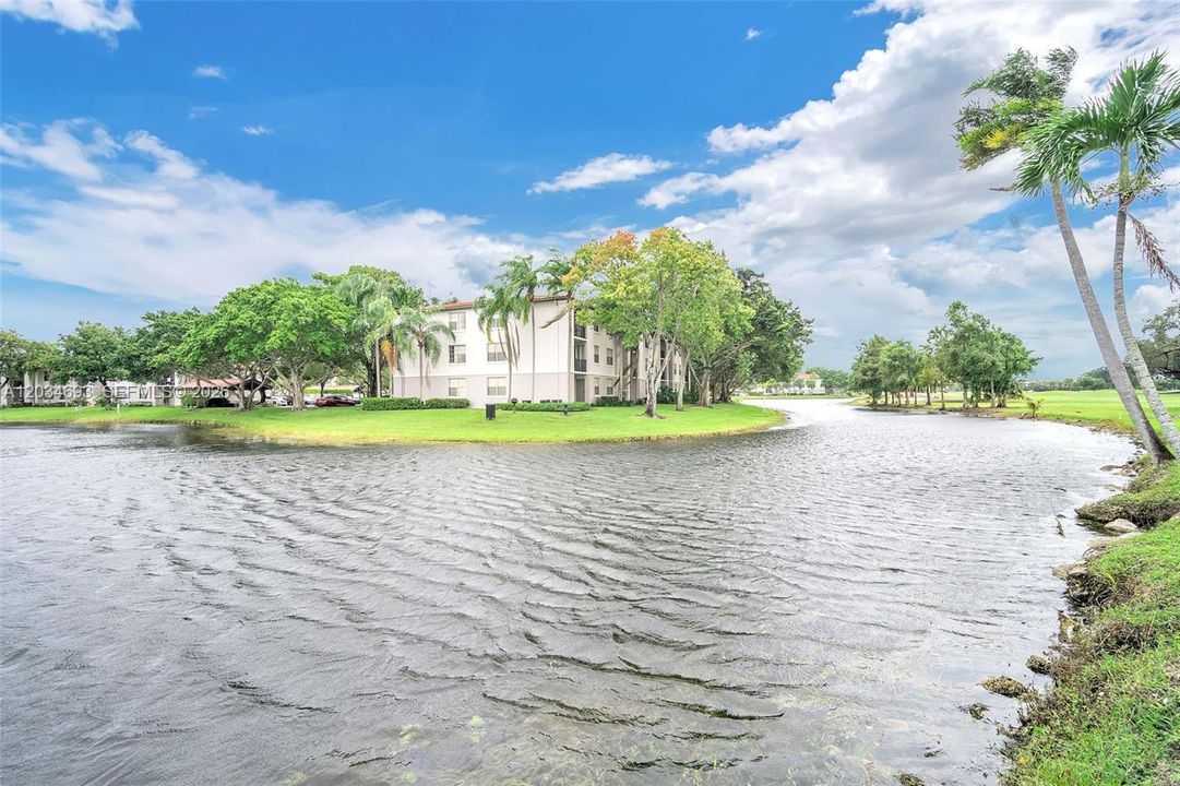 For Sale: $200,000 (2 beds, 2 baths, 1015 Square Feet)