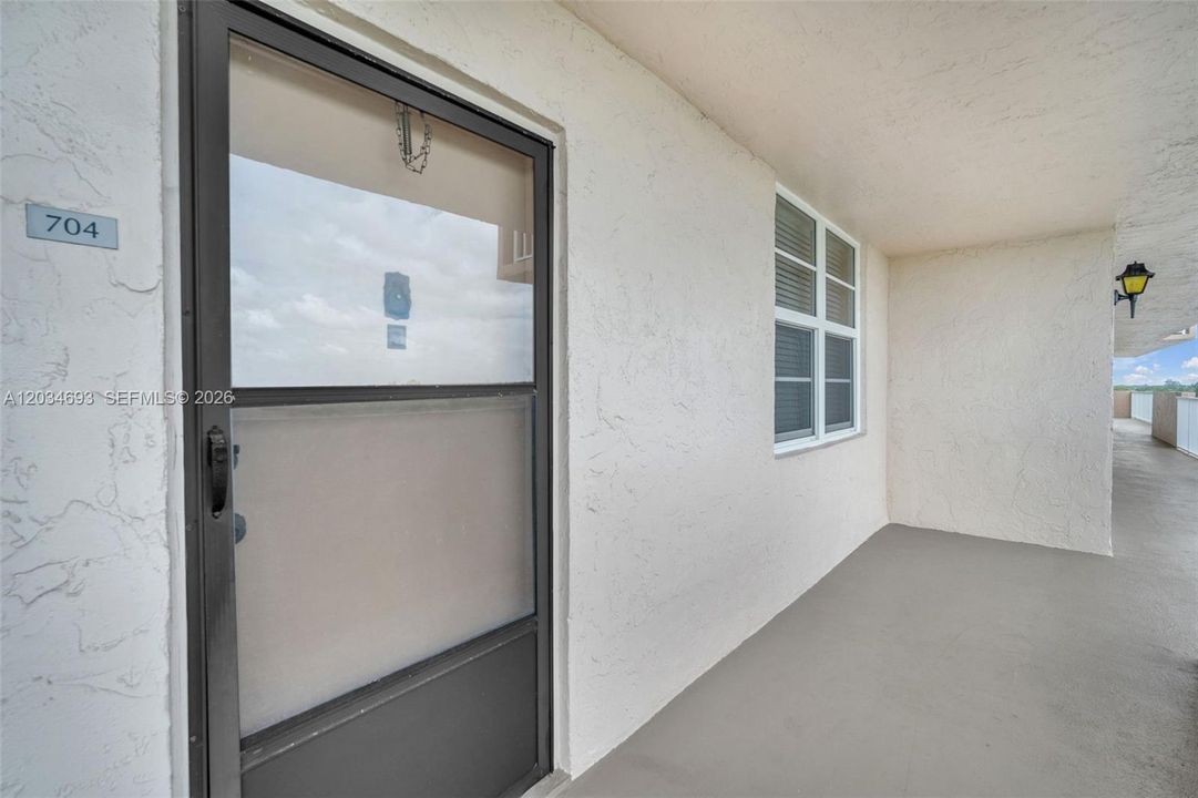 For Sale: $200,000 (2 beds, 2 baths, 1015 Square Feet)
