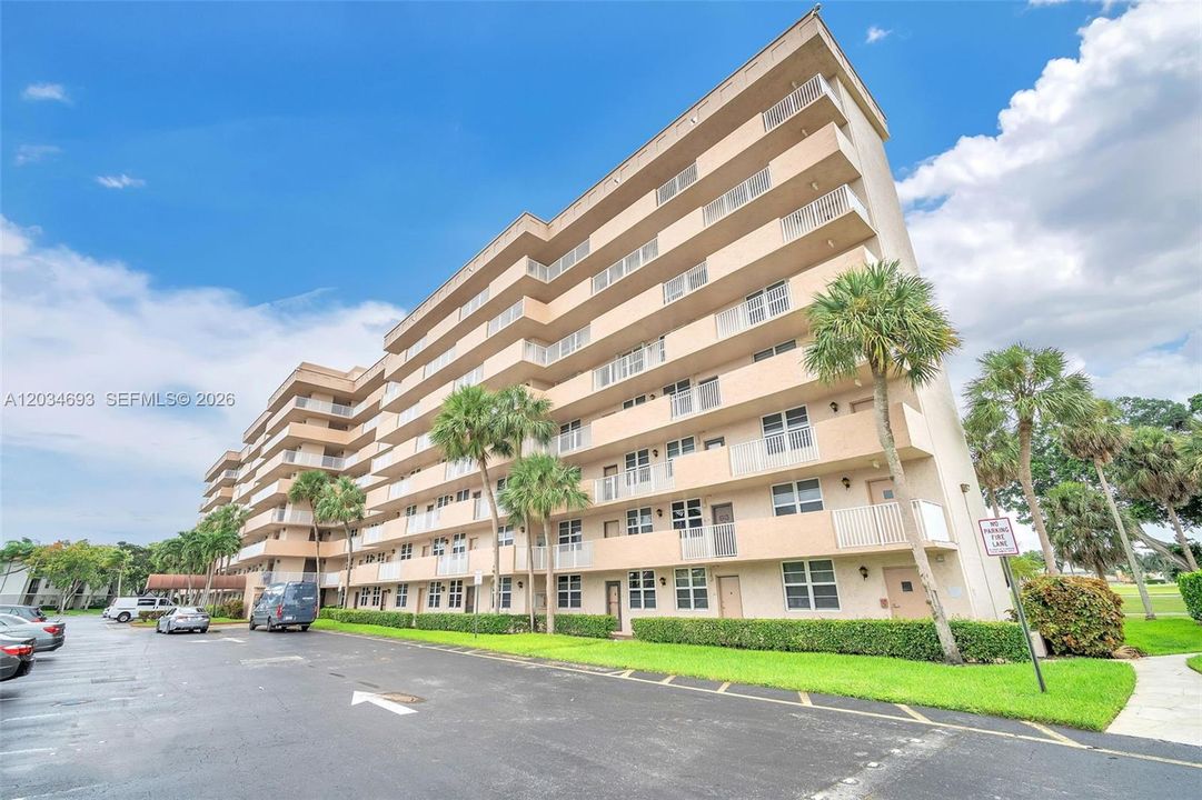 For Sale: $200,000 (2 beds, 2 baths, 1015 Square Feet)