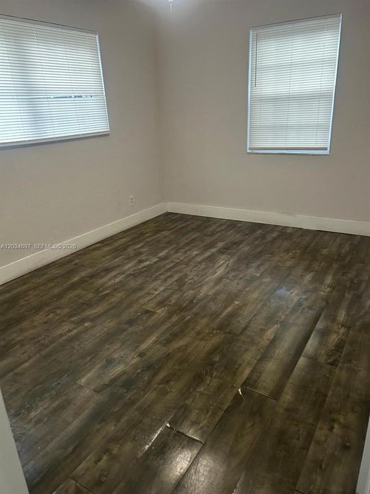 For Rent: $2,650 (3 beds, 1 baths, 945 Square Feet)