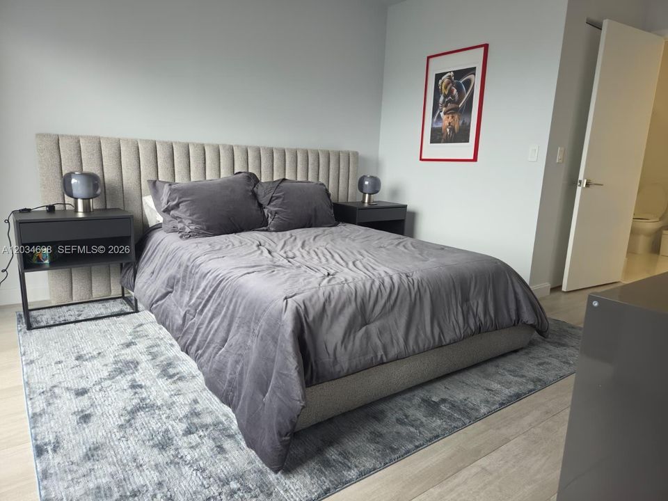 For Sale: $550,000 (1 beds, 1 baths, 722 Square Feet)