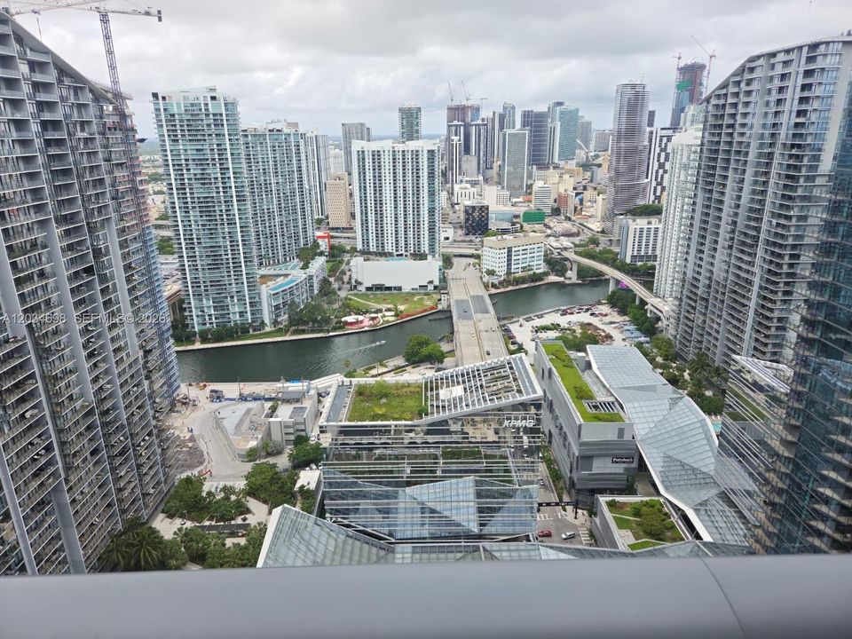 For Sale: $550,000 (1 beds, 1 baths, 722 Square Feet)