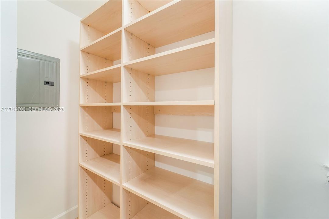 En Venta: $549,999 (1 camas, 1 baños, 929 Pies cuadrados)