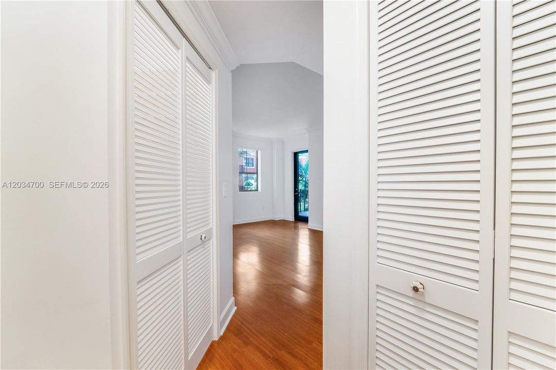 En Venta: $549,999 (1 camas, 1 baños, 929 Pies cuadrados)