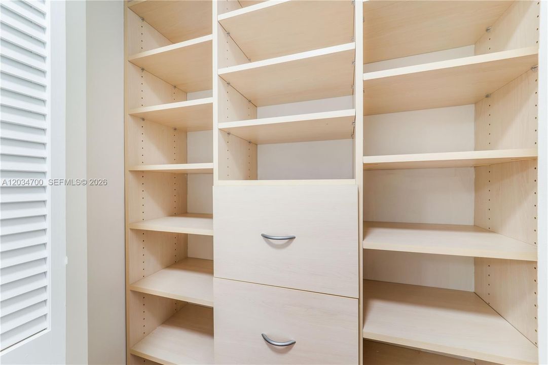 En Venta: $549,999 (1 camas, 1 baños, 929 Pies cuadrados)