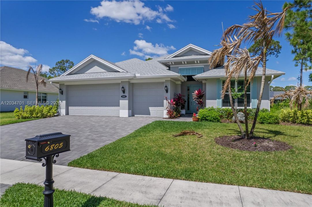 En Venta: $709,999 (3 camas, 3 baños, 2356 Pies cuadrados)
