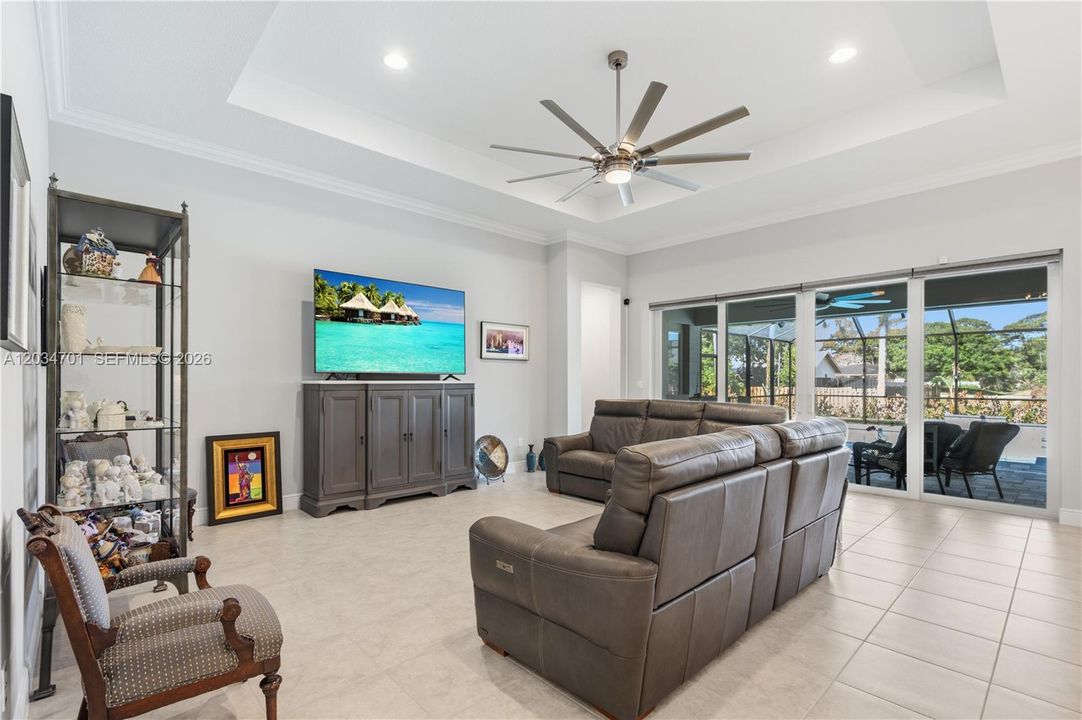 En Venta: $709,999 (3 camas, 3 baños, 2356 Pies cuadrados)