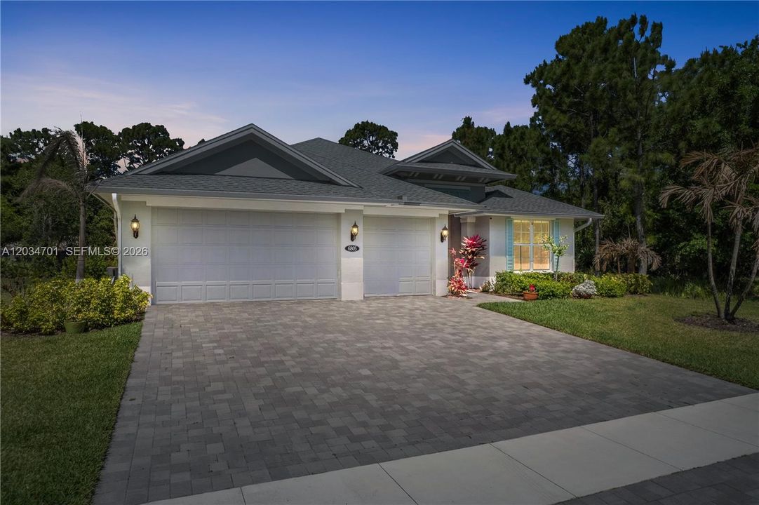 For Sale: $699,999 (3 beds, 3 baths, 2356 Square Feet)