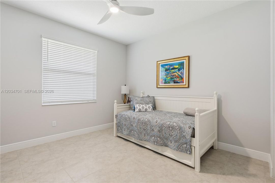 En Venta: $709,999 (3 camas, 3 baños, 2356 Pies cuadrados)