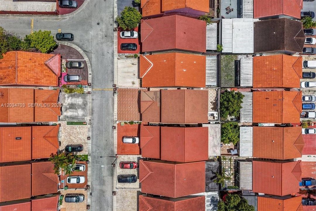 En Venta: $615,000 (5 camas, 2 baños, 2086 Pies cuadrados)