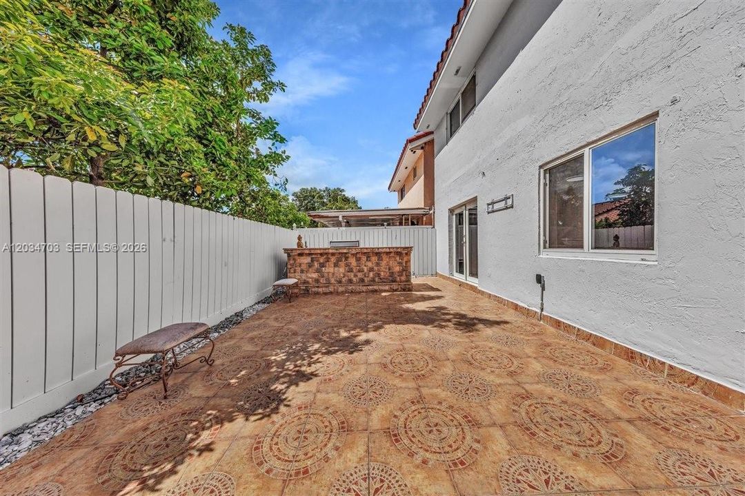 En Venta: $615,000 (5 camas, 2 baños, 2086 Pies cuadrados)