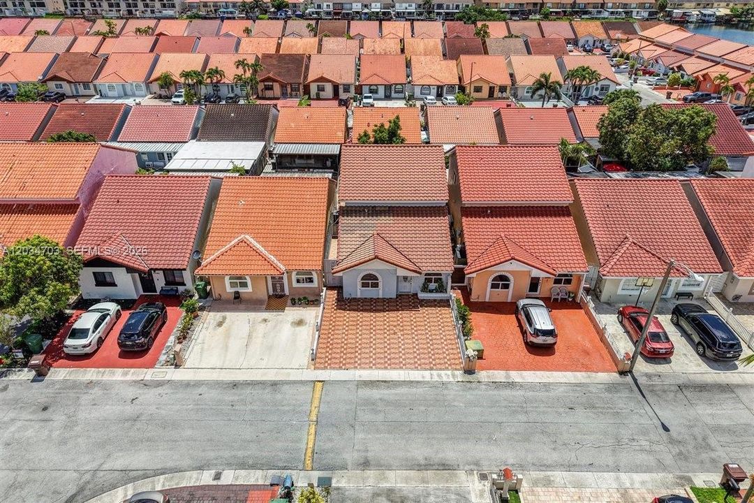 En Venta: $615,000 (5 camas, 2 baños, 2086 Pies cuadrados)