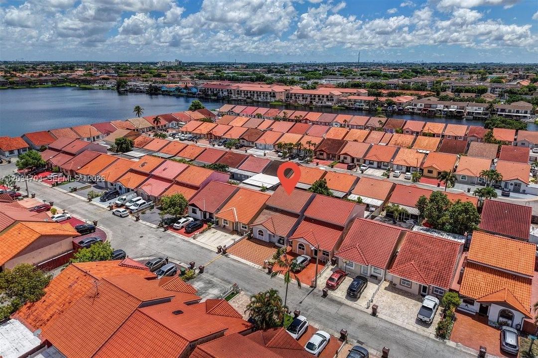 En Venta: $615,000 (5 camas, 2 baños, 2086 Pies cuadrados)