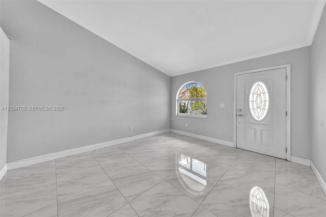 En Venta: $615,000 (5 camas, 2 baños, 2086 Pies cuadrados)
