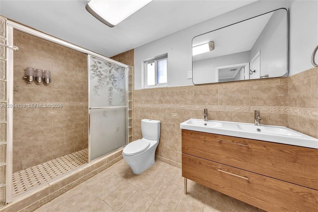 En Venta: $615,000 (5 camas, 2 baños, 2086 Pies cuadrados)