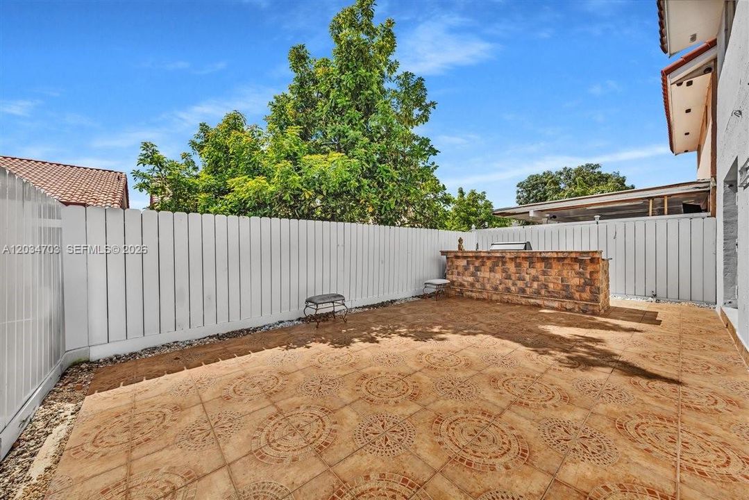 En Venta: $615,000 (5 camas, 2 baños, 2086 Pies cuadrados)