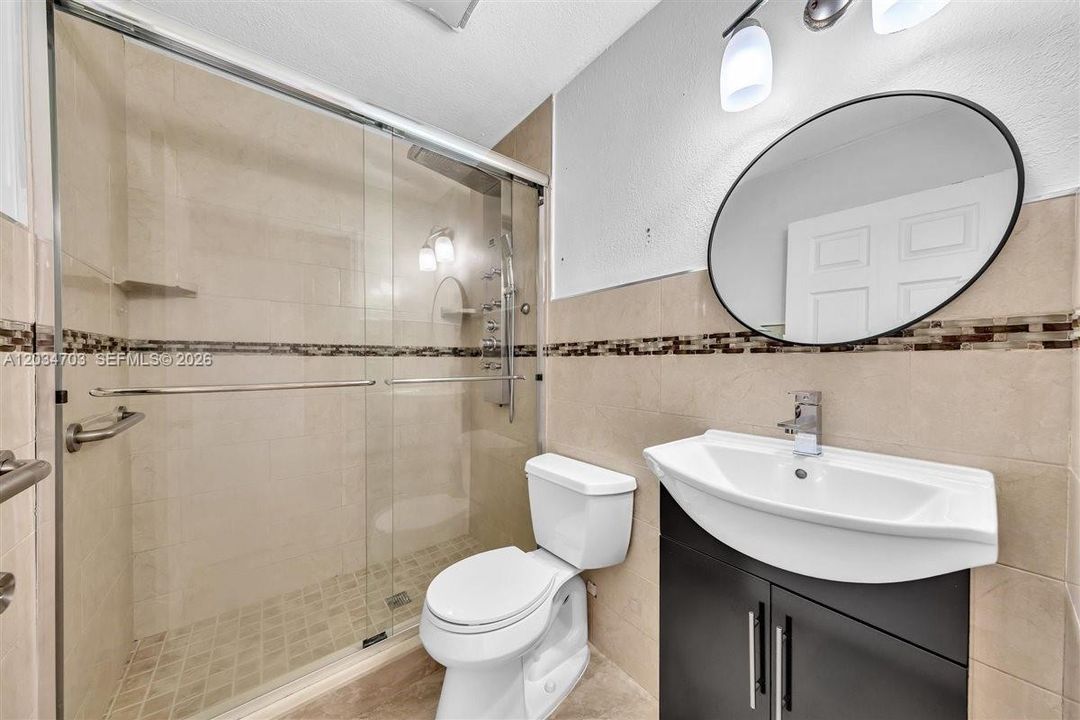 En Venta: $615,000 (5 camas, 2 baños, 2086 Pies cuadrados)