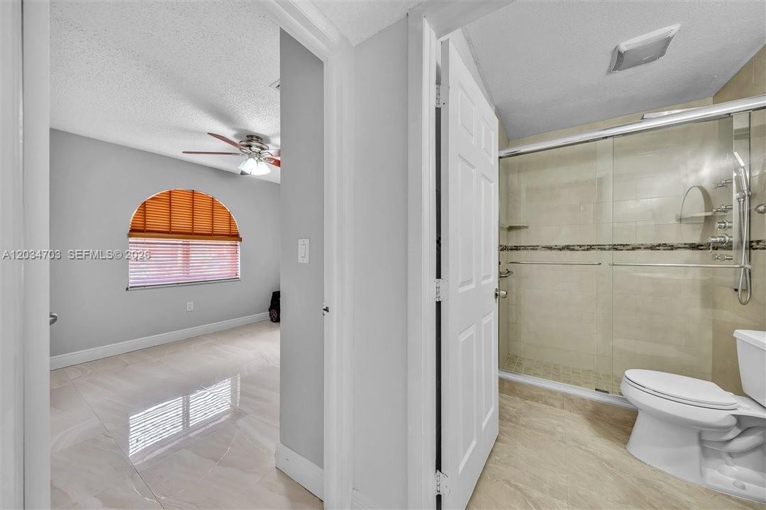 En Venta: $615,000 (5 camas, 2 baños, 2086 Pies cuadrados)