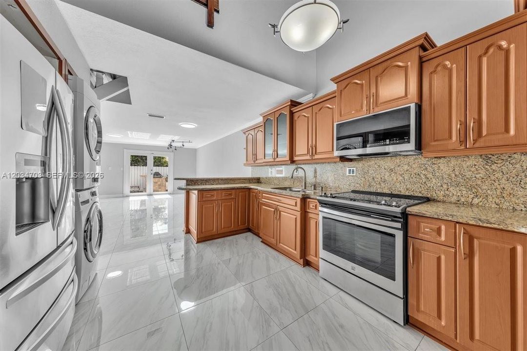 En Venta: $615,000 (5 camas, 2 baños, 2086 Pies cuadrados)
