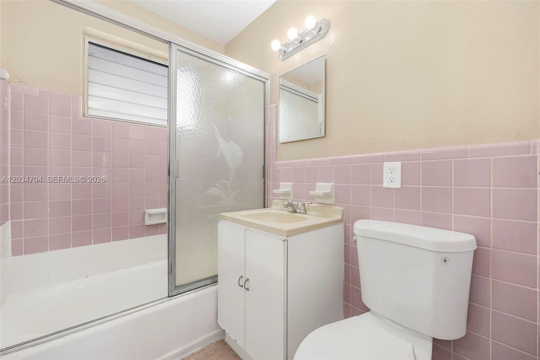 В аренду: $1,800 (2 спален, 1 ванн, 800 Квадратных фут)