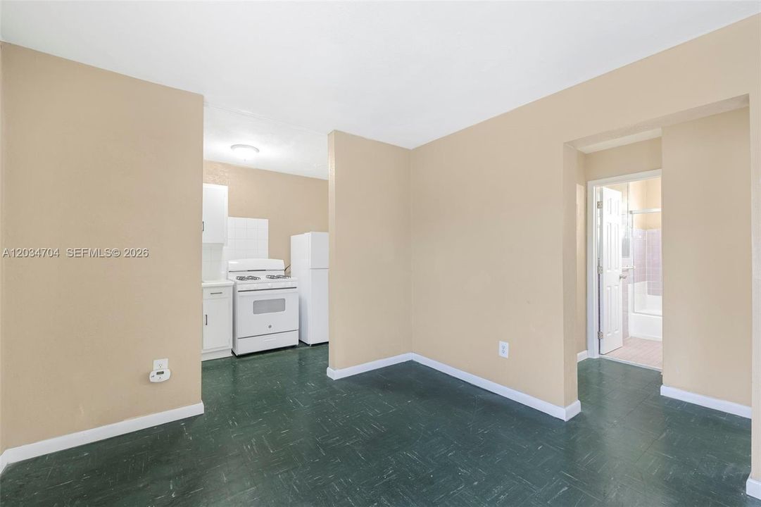 В аренду: $1,800 (2 спален, 1 ванн, 800 Квадратных фут)