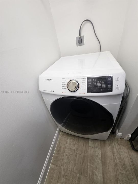 For Rent: $2,275 (2 beds, 2 baths, 921 Square Feet)
