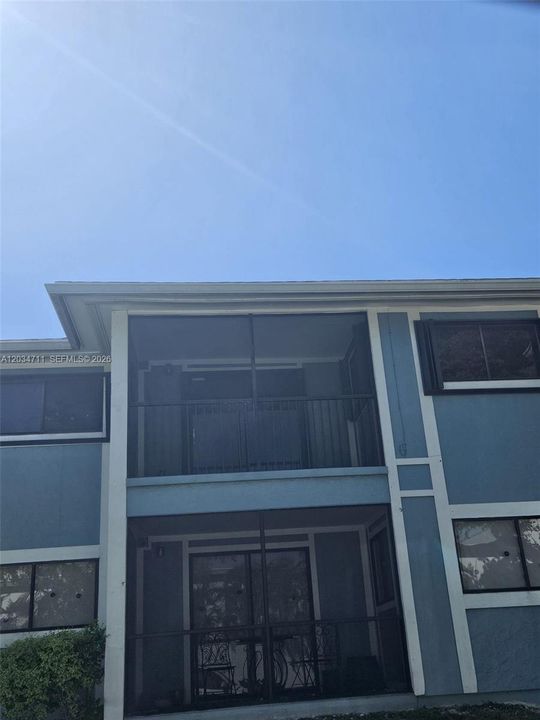 For Rent: $2,275 (2 beds, 2 baths, 921 Square Feet)
