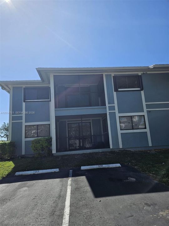For Rent: $2,275 (2 beds, 2 baths, 921 Square Feet)