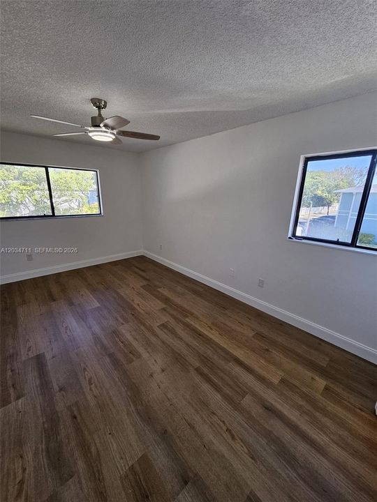For Rent: $2,275 (2 beds, 2 baths, 921 Square Feet)