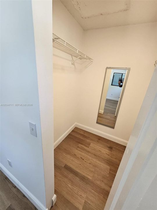 For Rent: $2,275 (2 beds, 2 baths, 921 Square Feet)