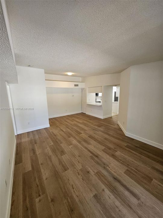 For Rent: $2,275 (2 beds, 2 baths, 921 Square Feet)