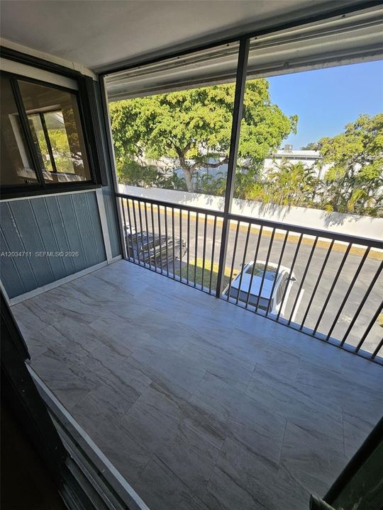 For Rent: $2,275 (2 beds, 2 baths, 921 Square Feet)