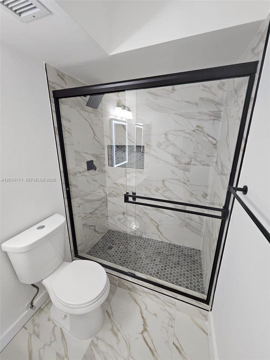 For Rent: $2,275 (2 beds, 2 baths, 921 Square Feet)