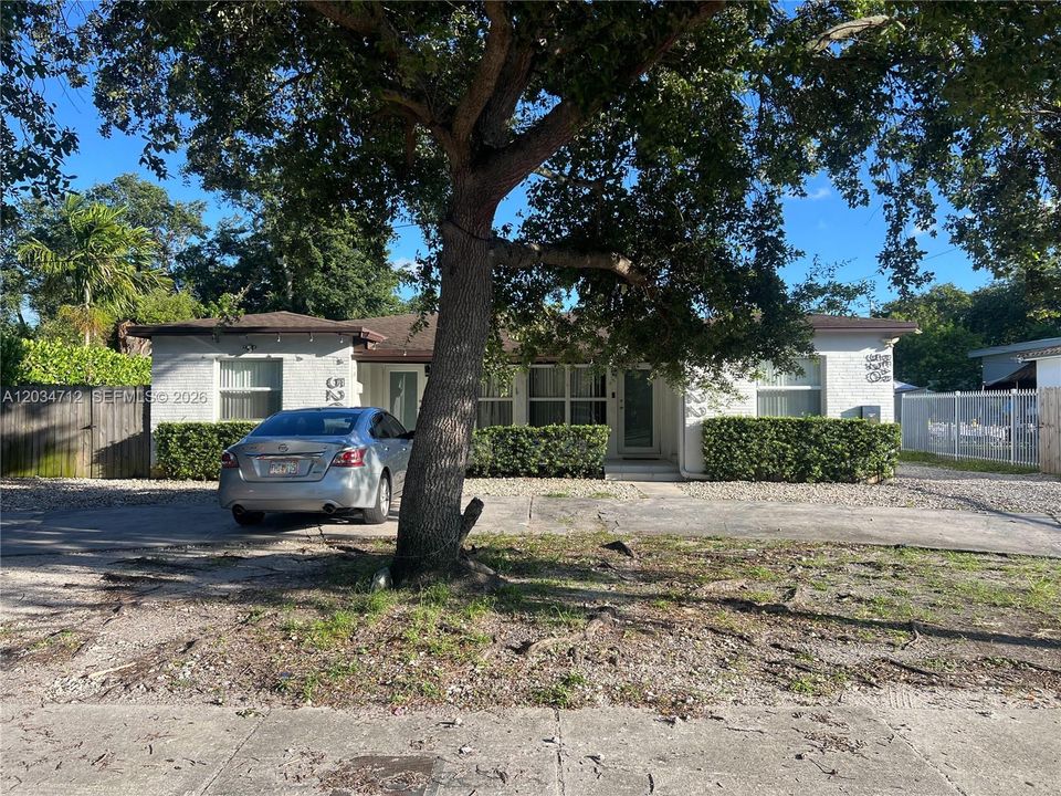 For Rent: $2,600 (2 beds, 1 baths, 800 Square Feet)