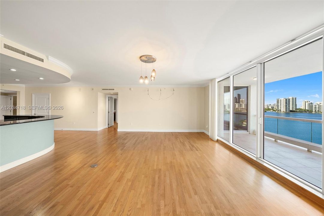 For Sale: $2,695,000 (3 beds, 3 baths, 2840 Square Feet)