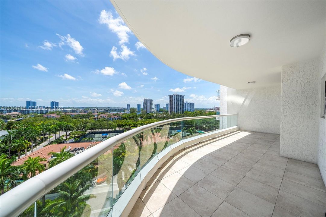 For Sale: $2,695,000 (3 beds, 3 baths, 2840 Square Feet)