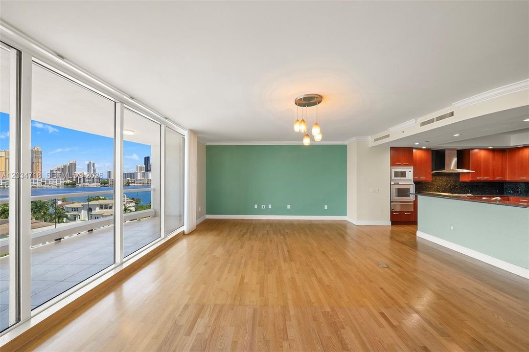 For Sale: $2,695,000 (3 beds, 3 baths, 2840 Square Feet)