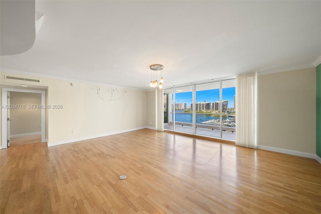 For Sale: $2,695,000 (3 beds, 3 baths, 2840 Square Feet)