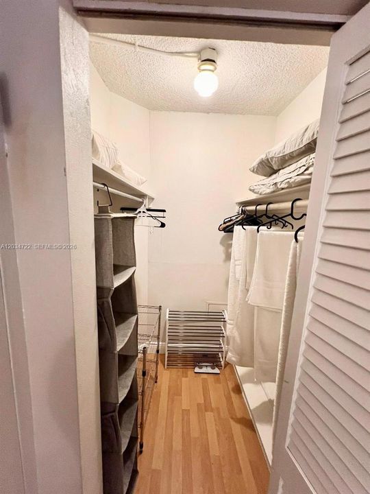 В аренду: $3,300 (2 спален, 2 ванн, 990 Квадратных фут)