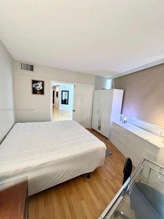 В аренду: $3,300 (2 спален, 2 ванн, 990 Квадратных фут)