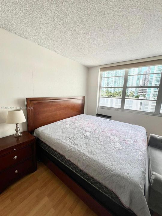 В аренду: $3,300 (2 спален, 2 ванн, 990 Квадратных фут)