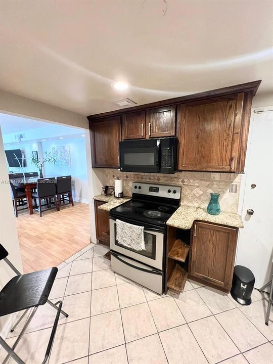 В аренду: $3,300 (2 спален, 2 ванн, 990 Квадратных фут)