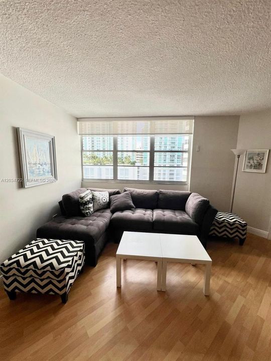 В аренду: $3,300 (2 спален, 2 ванн, 990 Квадратных фут)
