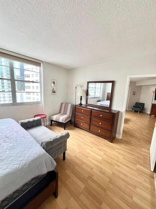 В аренду: $3,300 (2 спален, 2 ванн, 990 Квадратных фут)